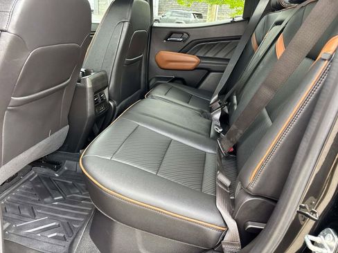 Used 2023 GMC Canyon AT4 w/ AT4 Premium Package AWD/4WD image 12