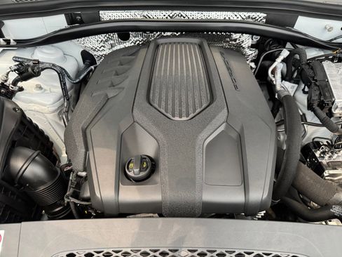 Used 2025 Porsche Macan image 28