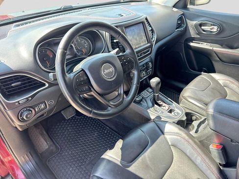 Used 2019 Jeep Cherokee Trailhawk w/ Comfort/Convenience Group AWD/4WD image 2