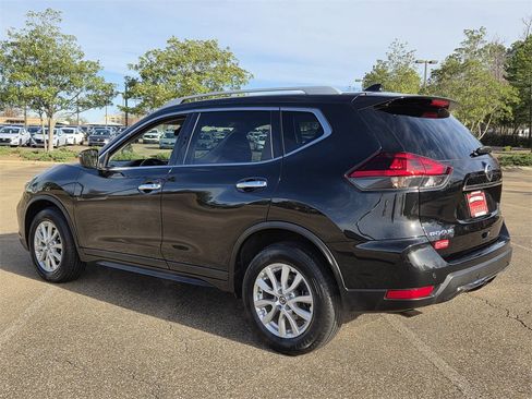 Used 2020 Nissan Rogue SV image 6