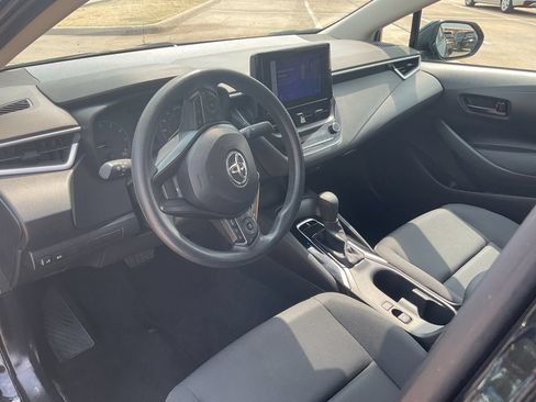 Used 2025 Toyota Corolla LE FWD image 11