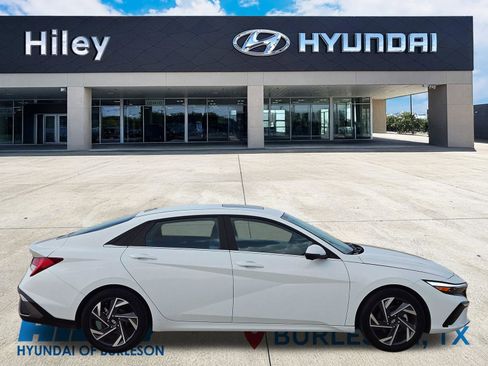 Certified 2024 Hyundai Elantra Limited FWD image 3