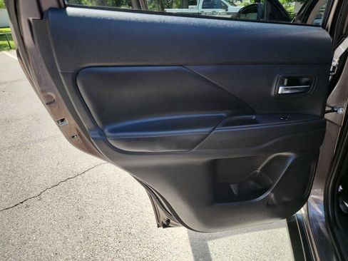 Used 2019 Mitsubishi Outlander SE FWD image 24