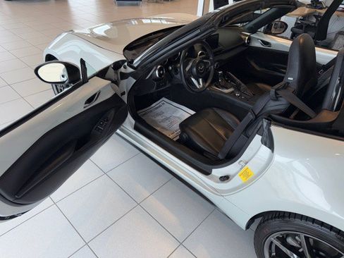 Used 2019 MAZDA MX-5 Miata Grand Touring RWD image 12