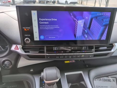 Certified 2025 Toyota Sienna XLE FWD image 18