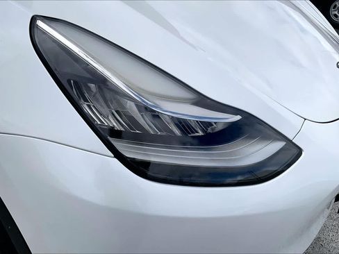 Used 2022 Tesla Model Y Long Range AWD/4WD image 31