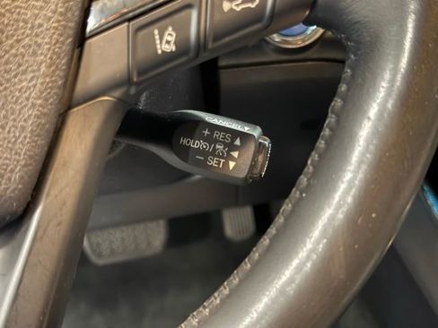 Used 2018 Toyota Avalon Limited image 19