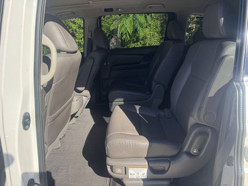 Used 2013 Honda Odyssey Touring Elite image 11