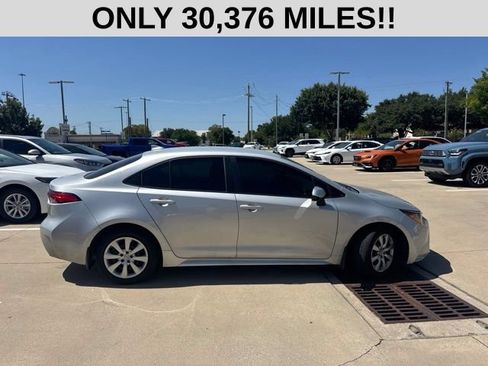 Used 2025 Toyota Corolla LE FWD image 2