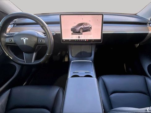 Used 2024 Tesla Model Y 2WD image 15