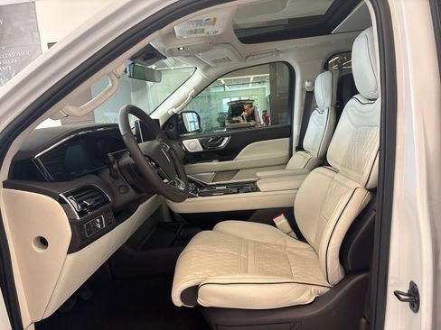 Certified 2024 Lincoln Navigator Black Label AWD/4WD image 12
