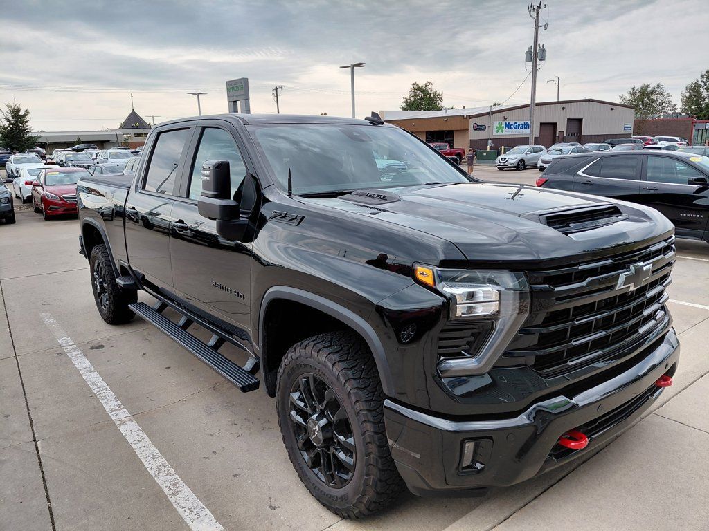 Used 2025 Chevrolet Silverado 2500 LT w/ Trail Boss Package AWD/4WD image 8