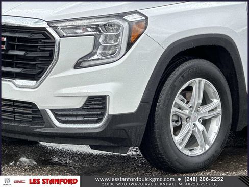 Used 2023 GMC Terrain SLE w/ Driver Convenience Package FWD image 9