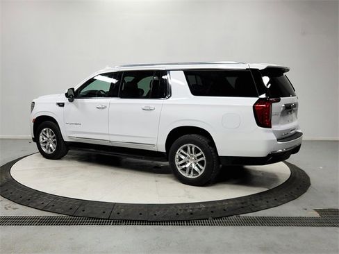 Used 2022 GMC Yukon XL SLT image 5