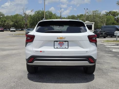New 2026 Chevrolet Trax LT w/ LT Convenience Package FWD image 4