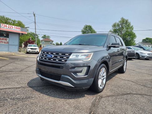 Used 2016 Ford Explorer XLT w/ Equipment Group 202A FWD image 9