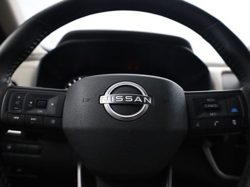 Used 2025 Nissan Rogue SV image 15