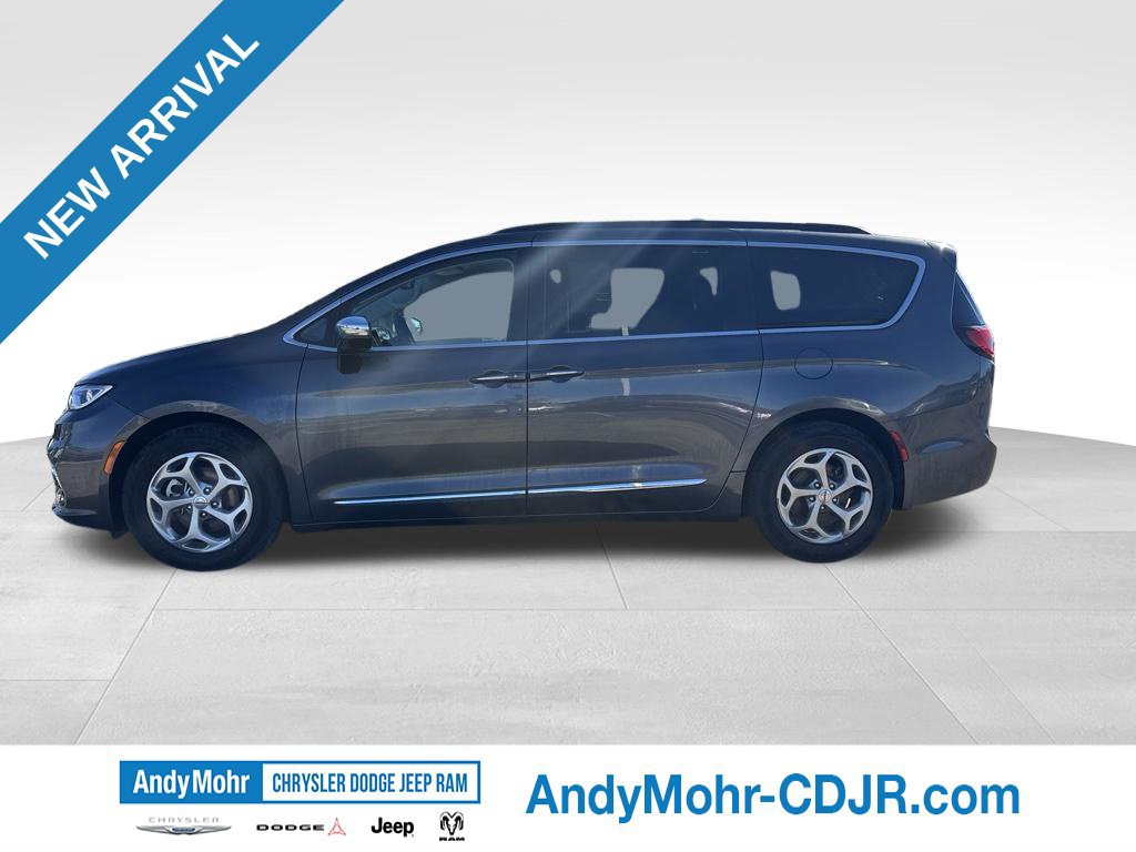 Used 2023 Chrysler Pacifica Limited FWD image 4