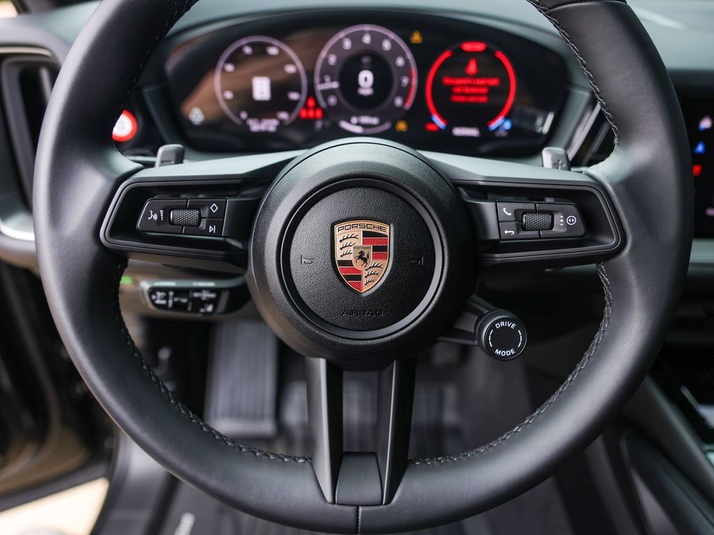 Certified 2025 Porsche Cayenne AWD/4WD image 18