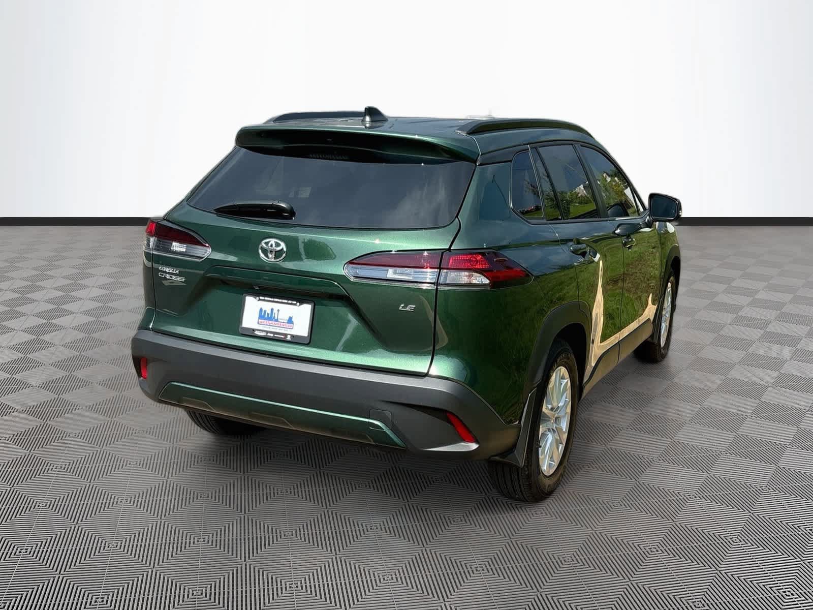 Used 2026 Toyota Corolla Cross LE FWD image 5