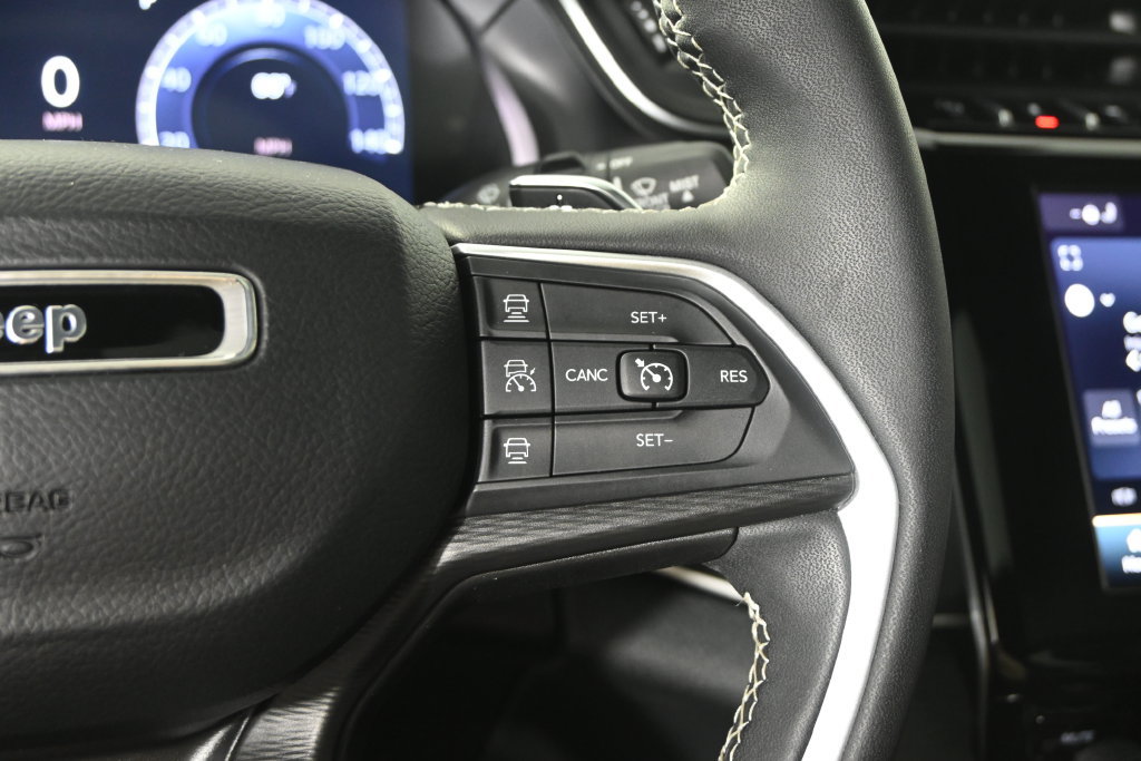 Used 2023 Jeep Grand Cherokee Altitude AWD/4WD image 36