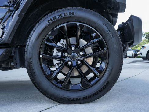Used 2025 Jeep Wrangler Unlimited Sahara AWD/4WD image 28