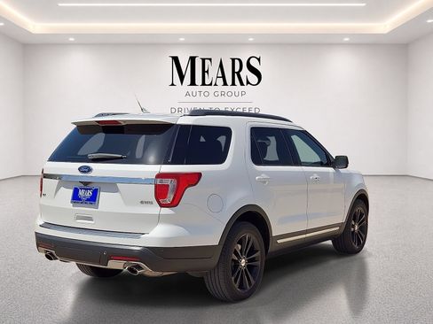 Used 2018 Ford Explorer XLT w/ Equipment Group 202A AWD/4WD image 5