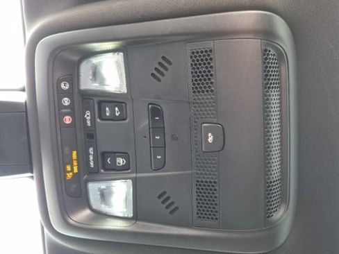 Used 2022 Cadillac XT6 Premium Luxury image 21