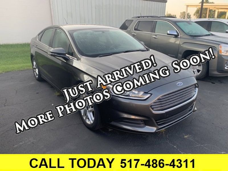 Used 2016 Ford Fusion SE image 1