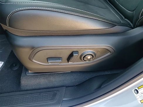 New 2025 Jeep Grand Cherokee Altitude image 11