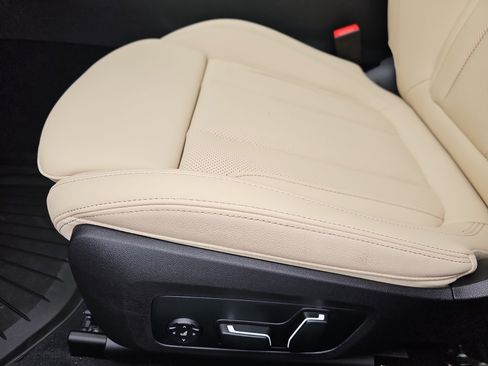 New 2026 BMW 330i Sedan w/ Premium Package image 30