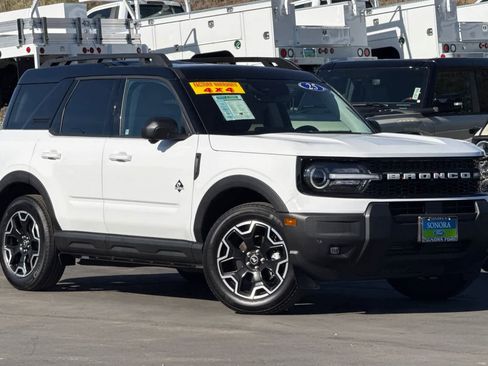 Used 2025 Ford Bronco Sport Outer Banks w/ Outer Banks Tech Package+ image 2