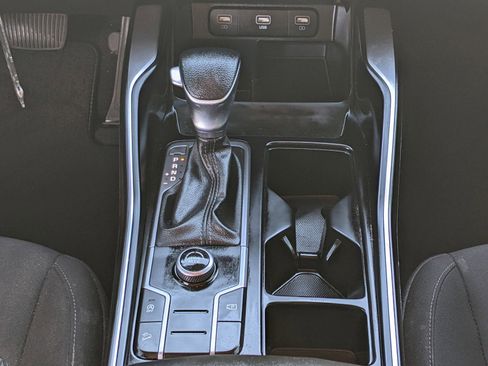 Used 2023 Kia Sorento LX image 16