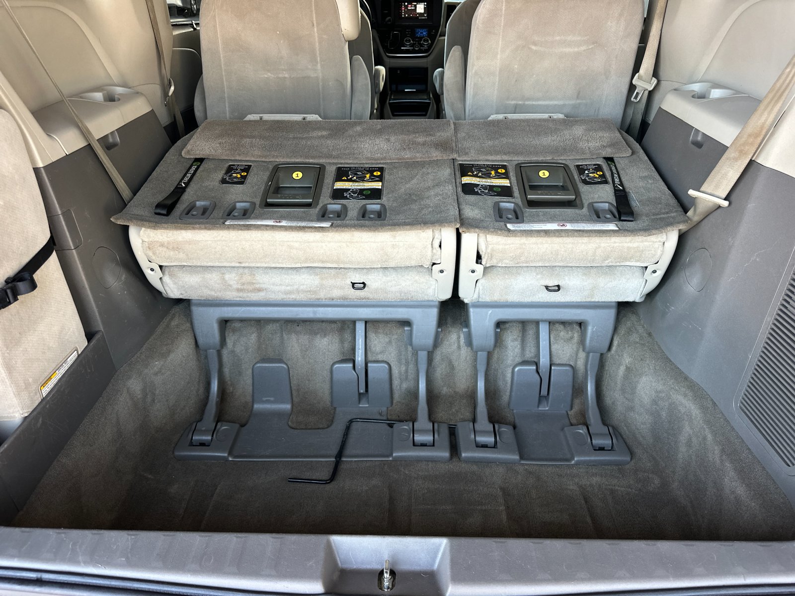 Used 2015 Toyota Sienna LE FWD image 15