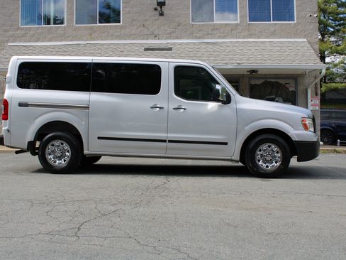 Used 2020 Nissan NV 3500 SL RWD image 24
