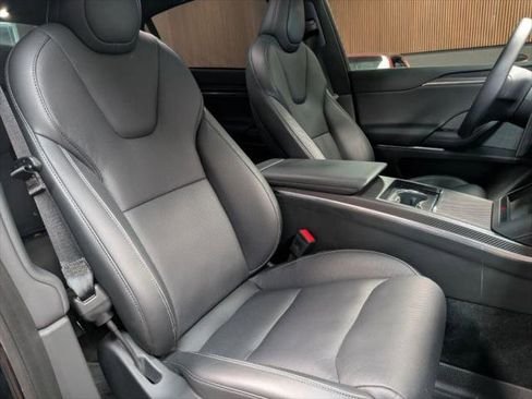 Used 2023 Tesla Model X Plaid image 10