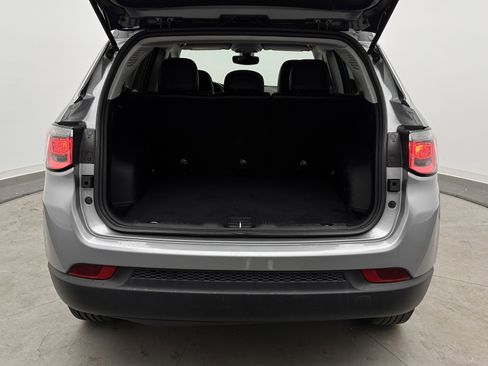 Used 2018 Jeep Compass Latitude FWD image 29