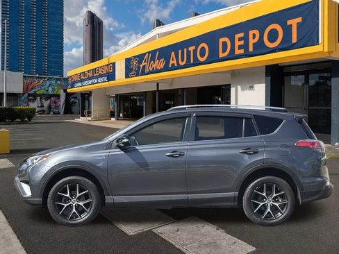 Used 2018 Toyota RAV4 SE AWD/4WD image 2