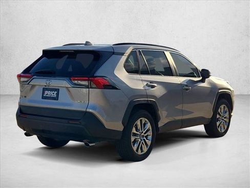 Used 2021 Toyota RAV4 XLE Premium FWD image 5