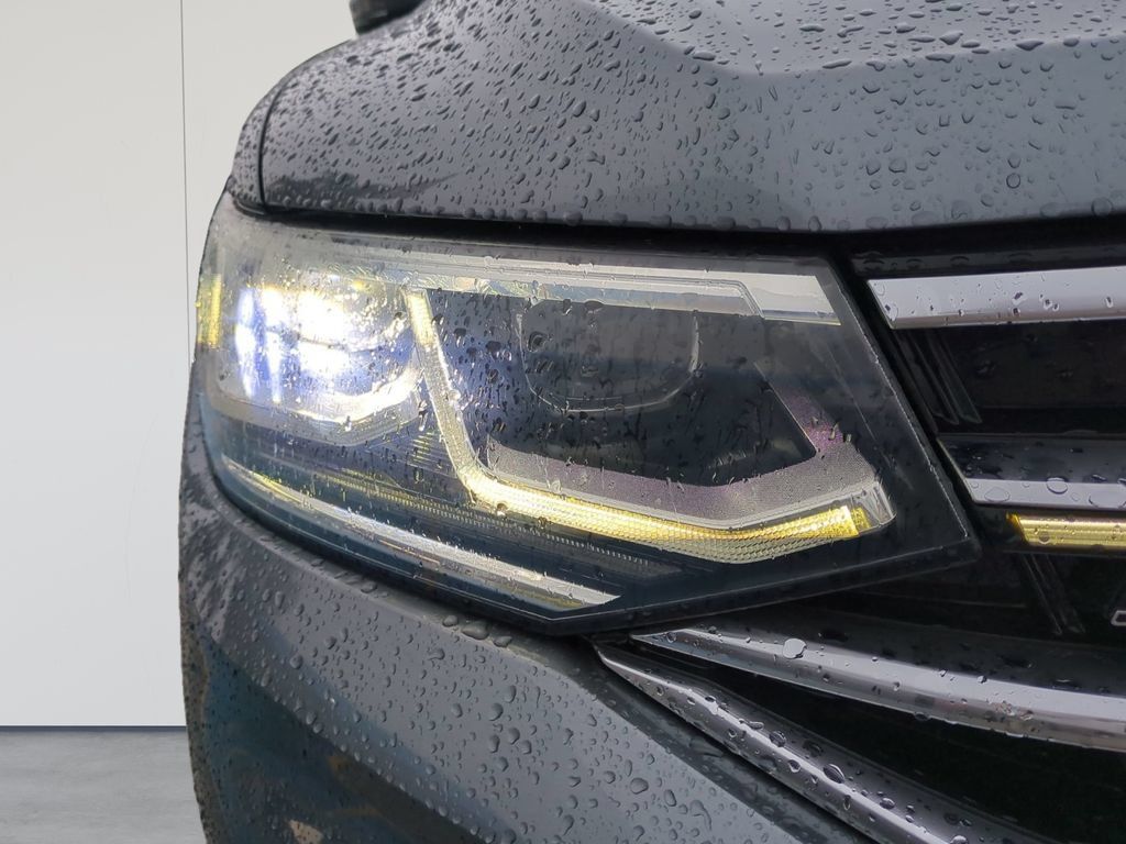 Used 2022 Volkswagen Tiguan SEL R-Line AWD/4WD image 9