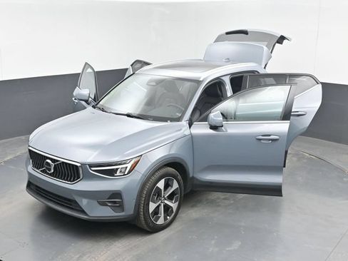 Used 2023 Volvo XC40 B4 Ultimate FWD image 50