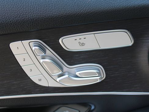 Used 2020 Mercedes-Benz GLC 350e 4MATIC image 24