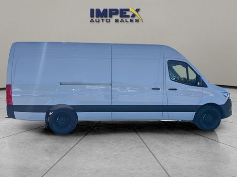 Used 2025 Mercedes-Benz Sprinter 2500 image 6
