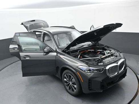 New 2026 BMW X5 xDrive50e w/ M Sport Package AWD/4WD image 40