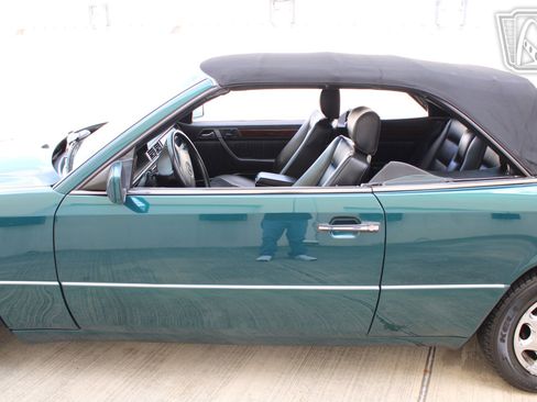 Used 1994 Mercedes-Benz E 320 Convertible image 40