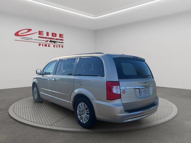 Used 2015 Chrysler Town & Country Touring-L w/ Driver Convenience Group FWD image 6