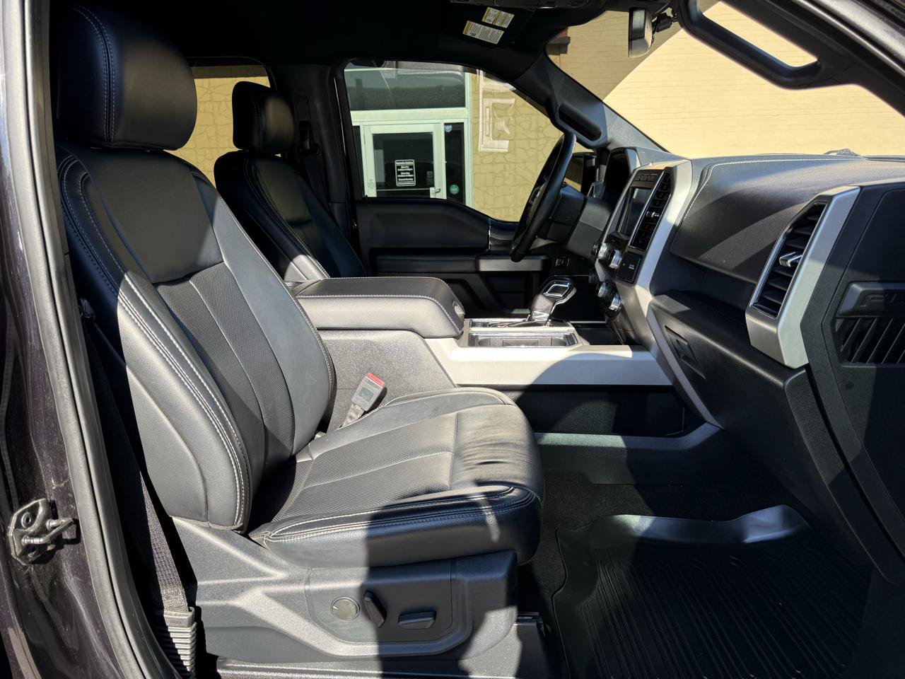 Used 2020 Ford F150 Lariat w/ Equipment Group 502A Luxury AWD/4WD image 17