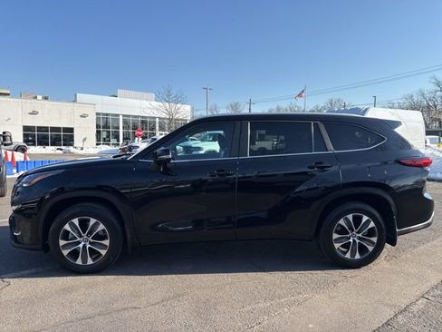 Used 2023 Toyota Highlander XLE image 18