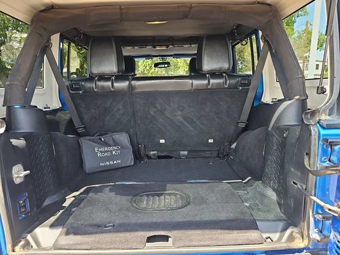 Used 2016 Jeep Wrangler Unlimited Rubicon AWD/4WD image 12