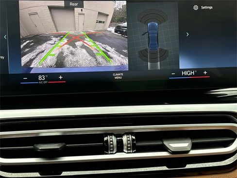 Used 2023 BMW 330i xDrive Sedan w/ Premium Package image 17